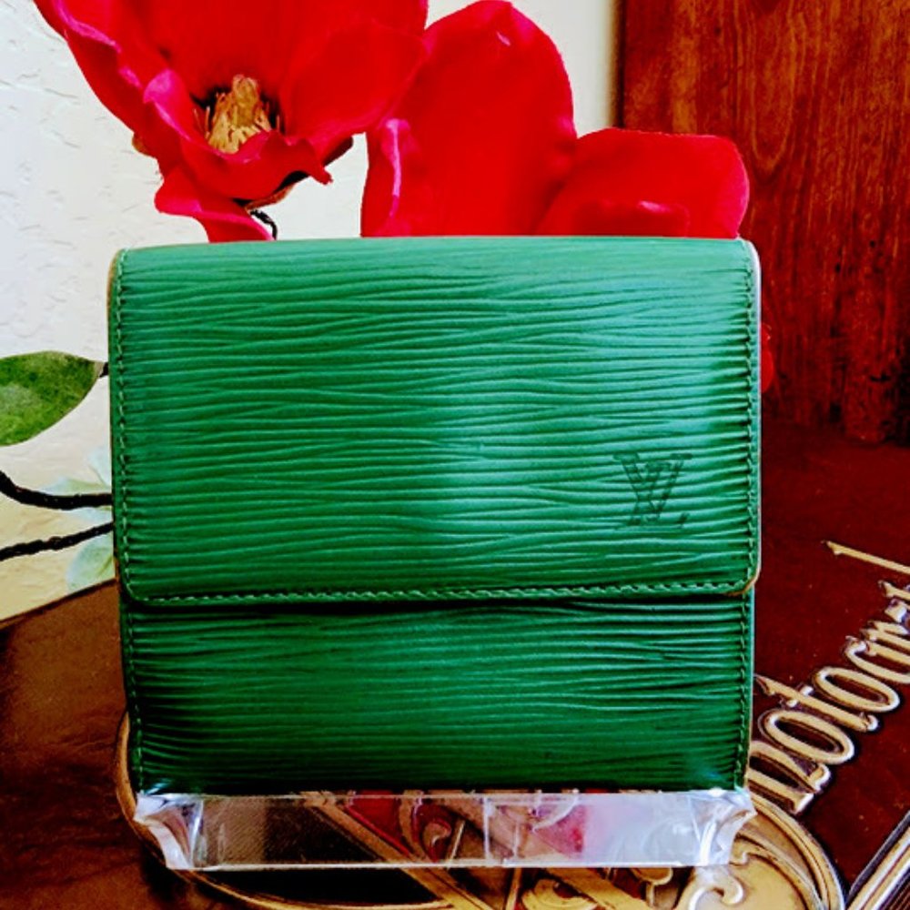 Louie Vuitton Epi Porte Feiulle
